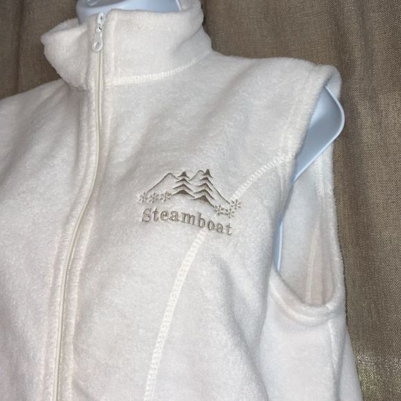 NWOT. TIPSY. White, zipper vest with front zipper pockets. LARGE. - Picture 6 of 11